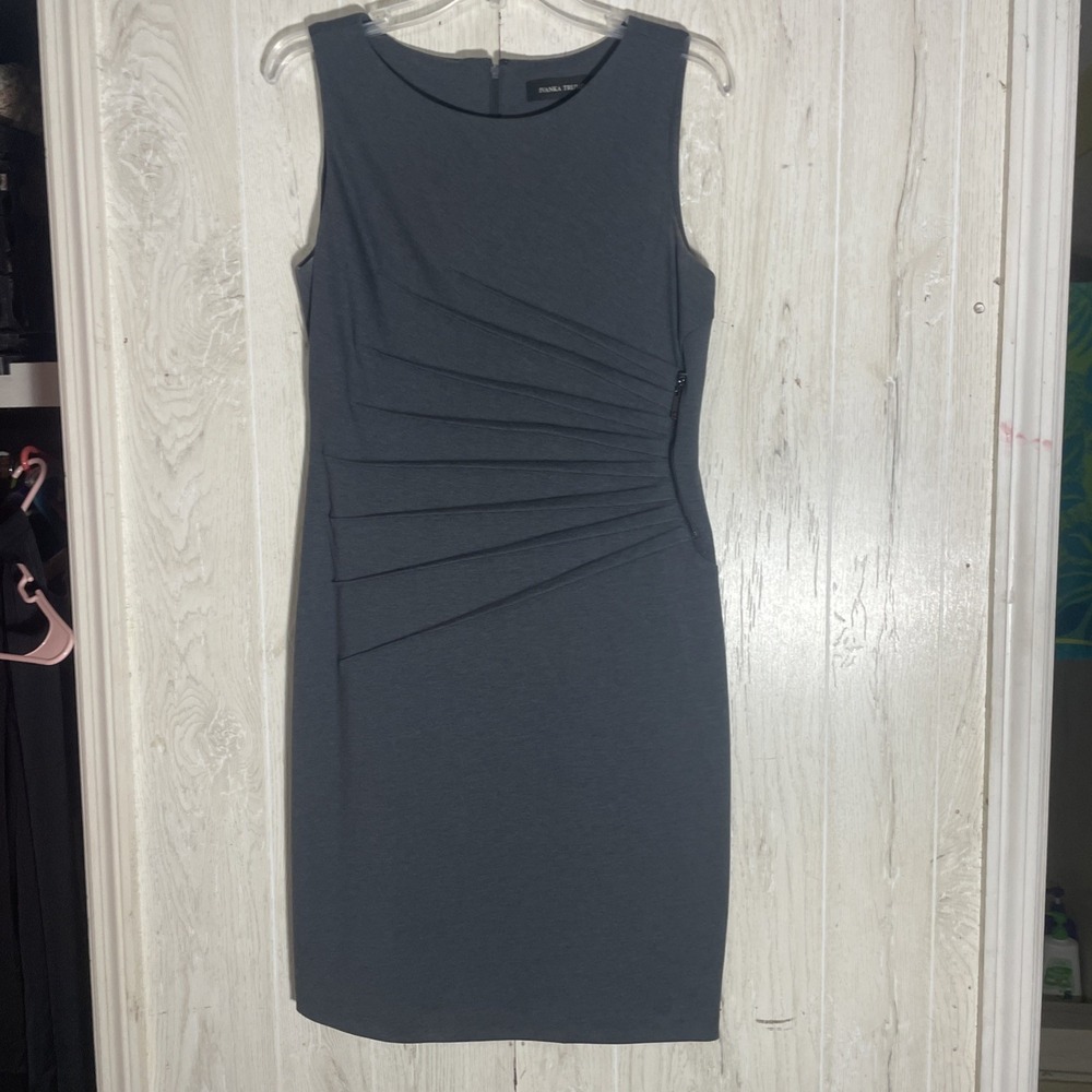 Ivanka Trump Sleeveless Boat Neck Sunburst Seamed Slate Gray Knit Dress‎  Size 8